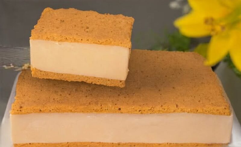 Easy microwave banana condensed milk cake on a serving plate"