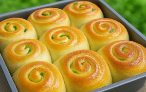 Easy Homemade Cinnamon Rolls Recipe